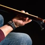 Wristruments — персональный инструктор на запястье, который научит вас играть на гитаре